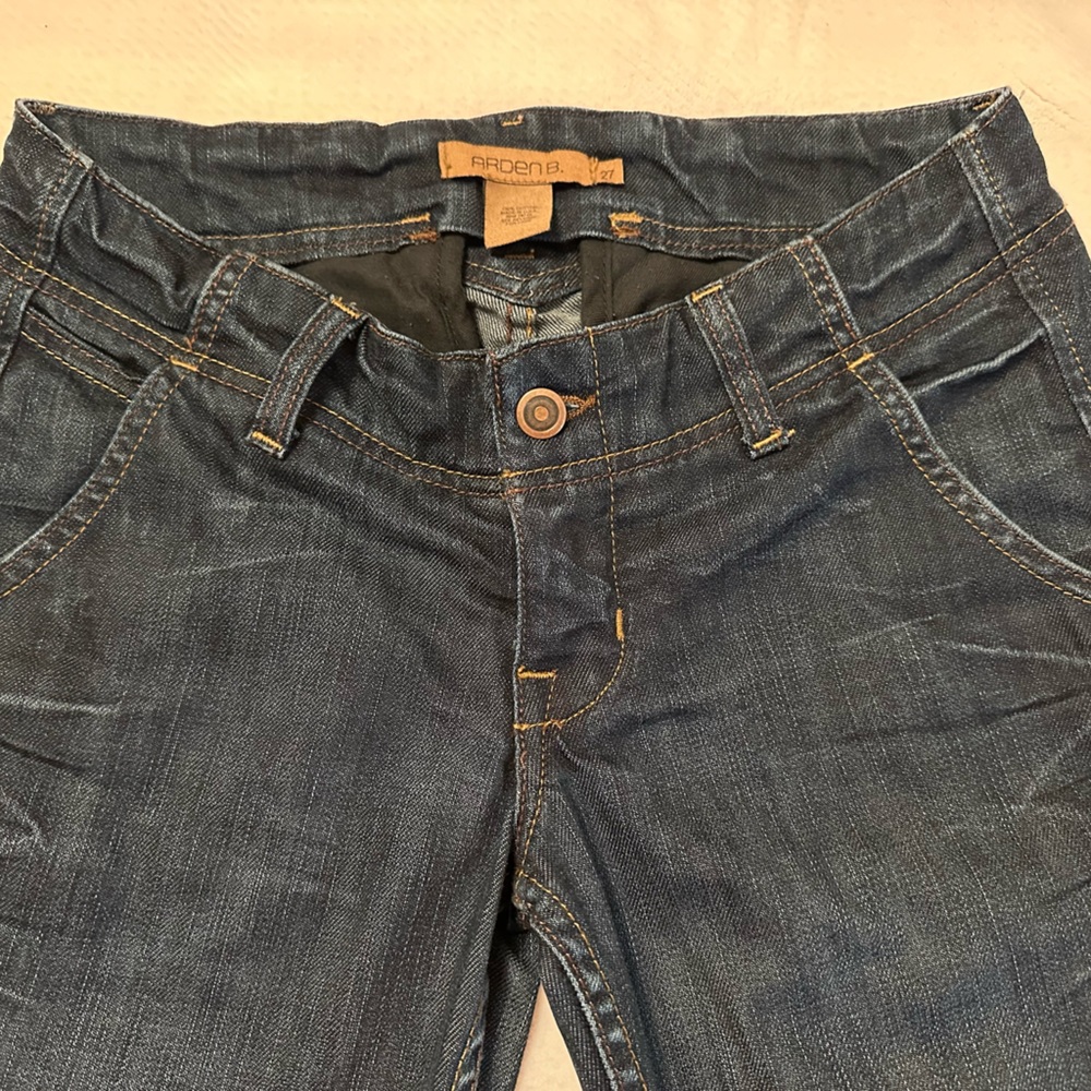 Arden B Women's Size 27 , Low Rise Crop Dark Blue Wash Jeans